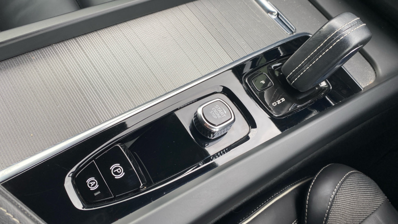 Volvo Xc60 2.0 B5P R DESIGN 5dr AWD Geartronic Petrol Estate